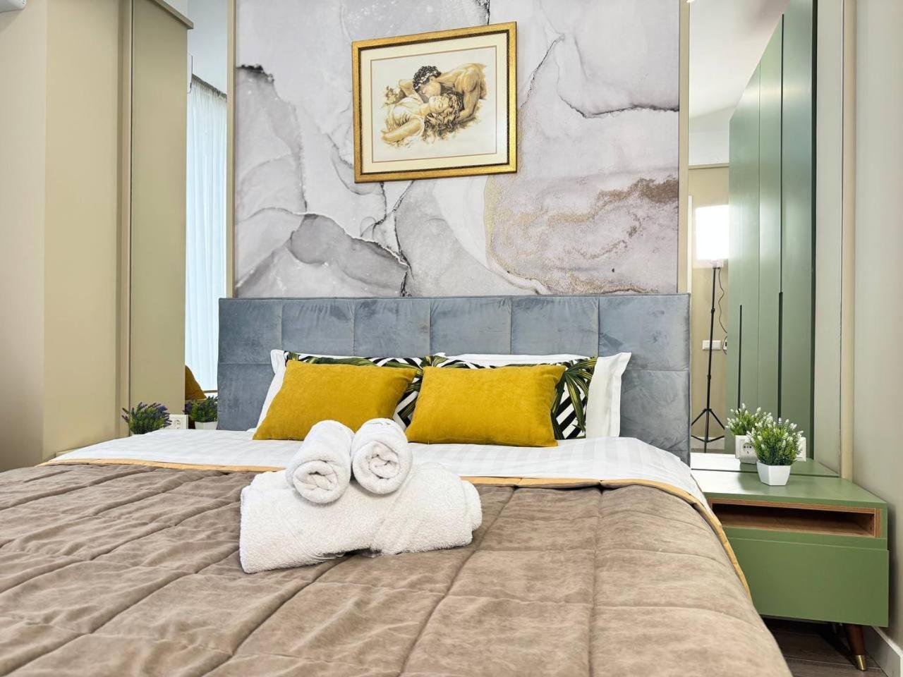 Apartment 2 4 You, Flat 135 *